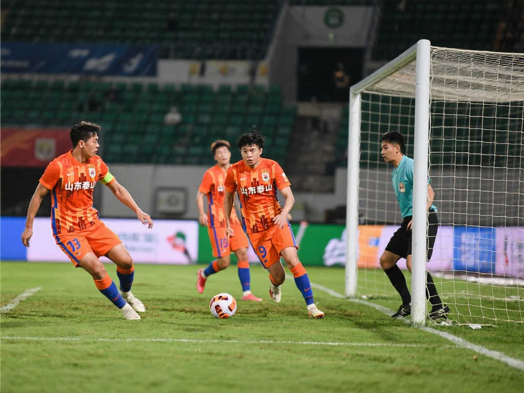 【中超】泰山客场逆转十人梅州 卡扎尔绝杀4比3惊天大翻盘